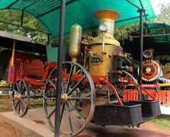 The other such collection of the museum which can grab your attention includes the steamed water pump operated manually, ticket machines, cranes, and 